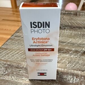 ISDIN Eryfotona Actinica Ultralight Emulsion SPF 50+ - White